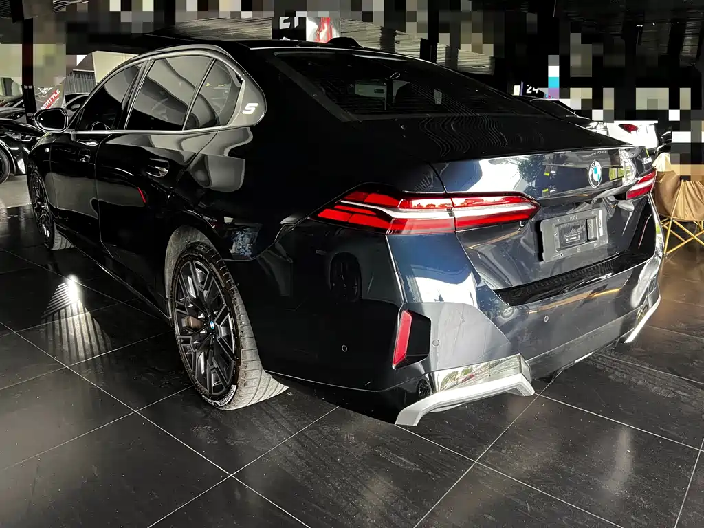 BMW 5 Series — миниатюра 19