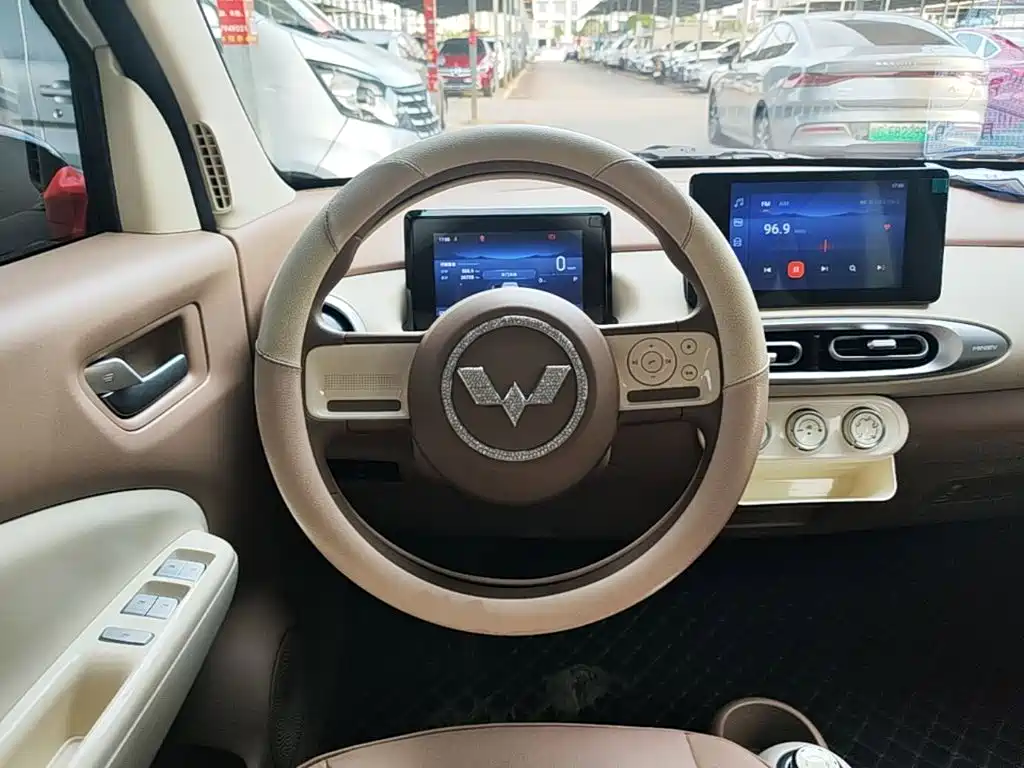 Wuling MINIEV — миниатюра 11