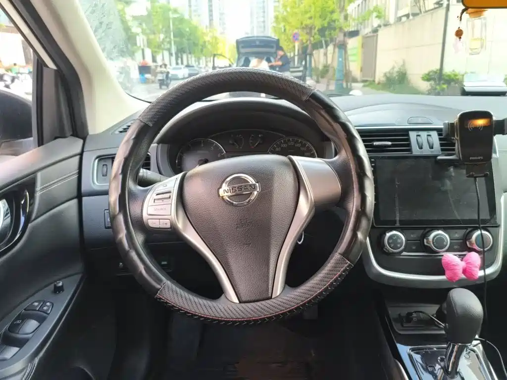 Nissan Tiida — миниатюра 6