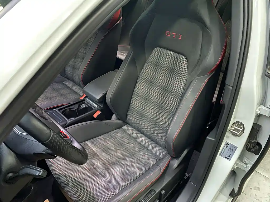 Volkswagen Golf GTI — миниатюра 5