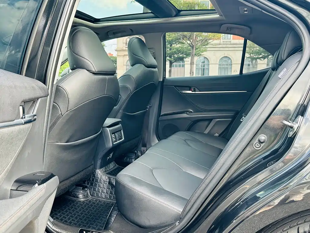 Toyota Camry — миниатюра 13