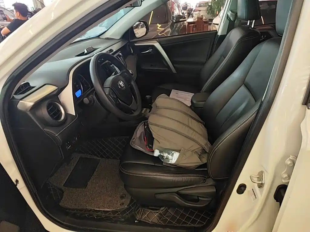 Toyota RAV4 — миниатюра 15