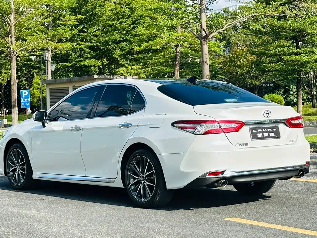 Toyota Camry — миниатюра 8