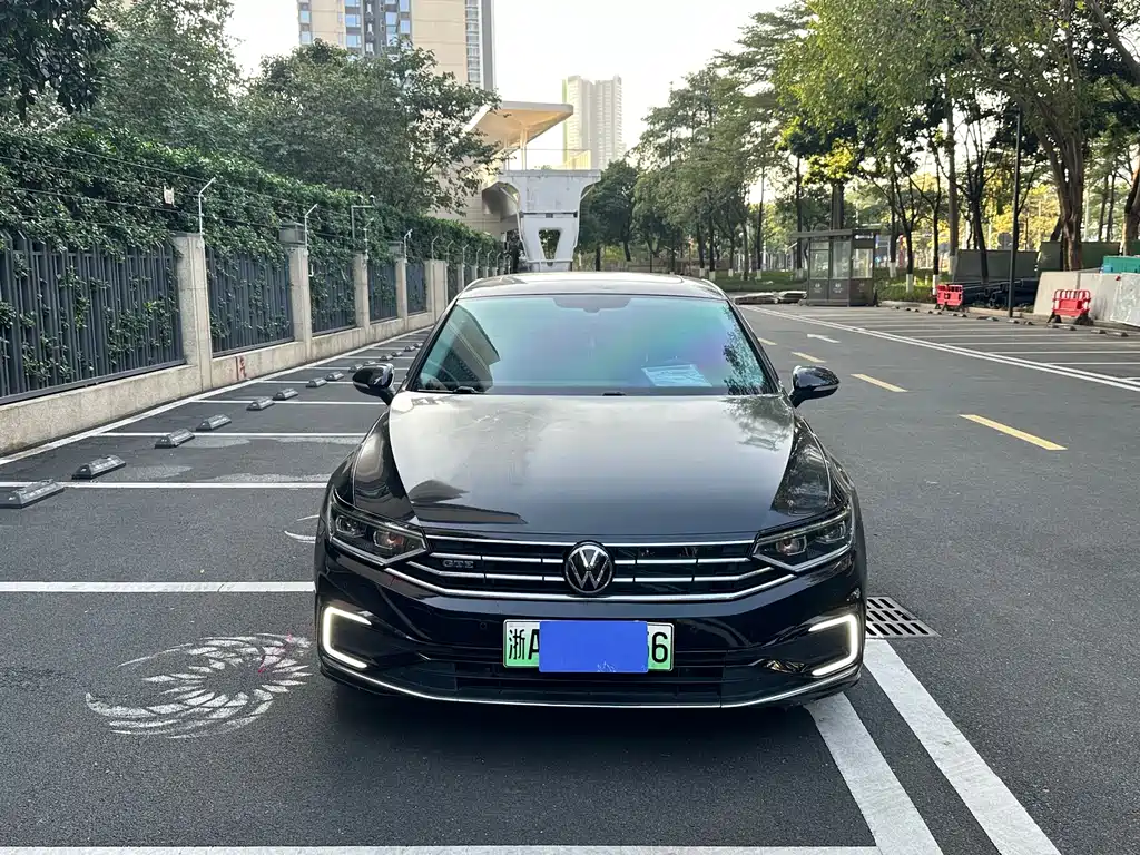 VOLKSWAGEN MAGOTAN GTE PLUG IN HYBRID