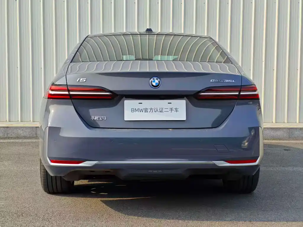 BMW I5