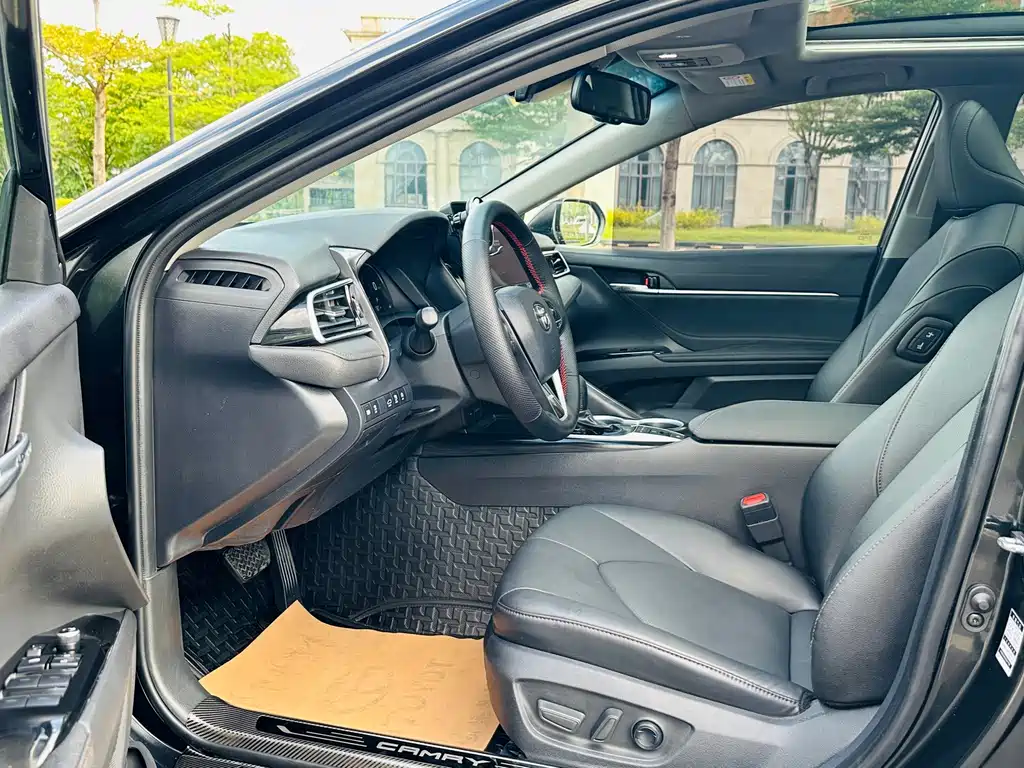 Toyota Camry — миниатюра 12