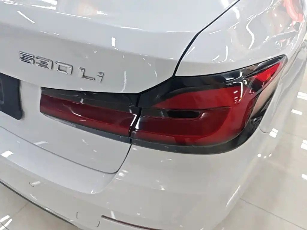 BMW 5 Series — миниатюра 8