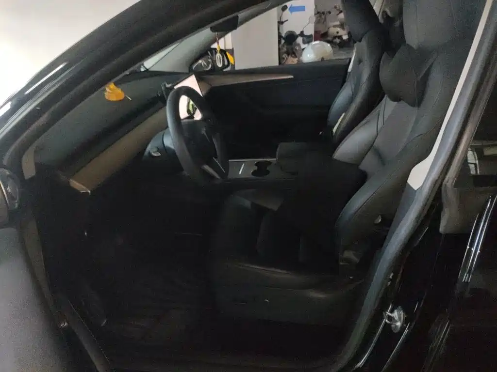Tesla Model Y — миниатюра 11