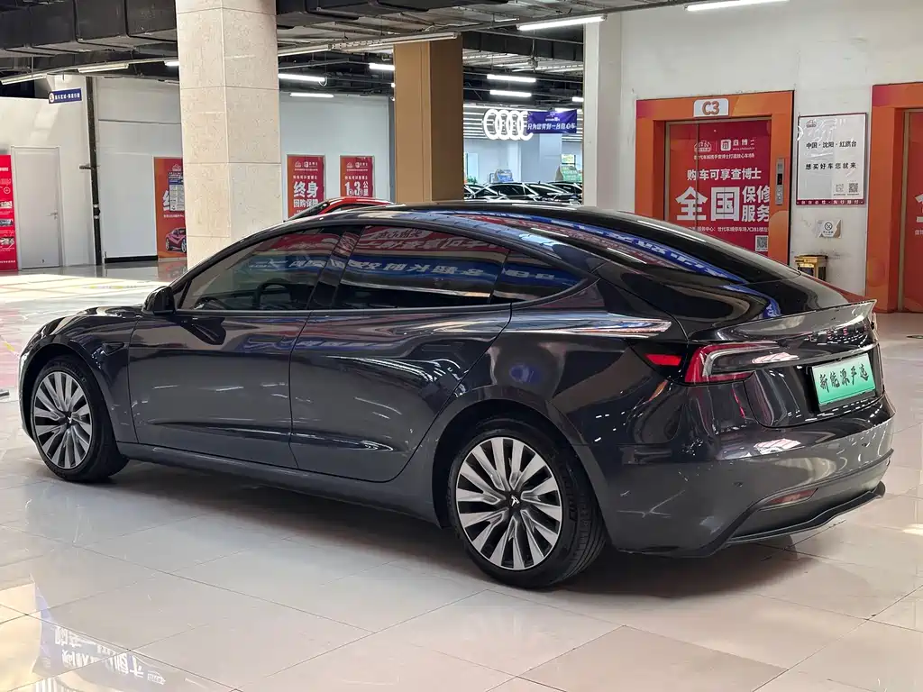 Tesla Model 3 — миниатюра 6
