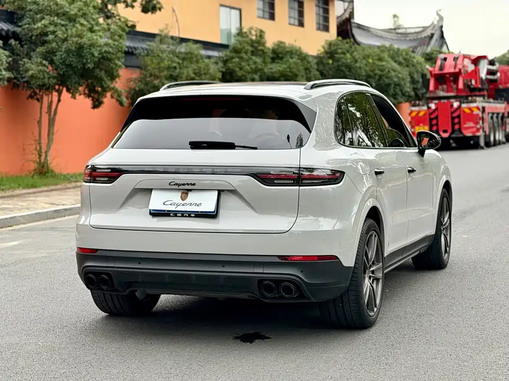 Porsche Cayenne — миниатюра 6