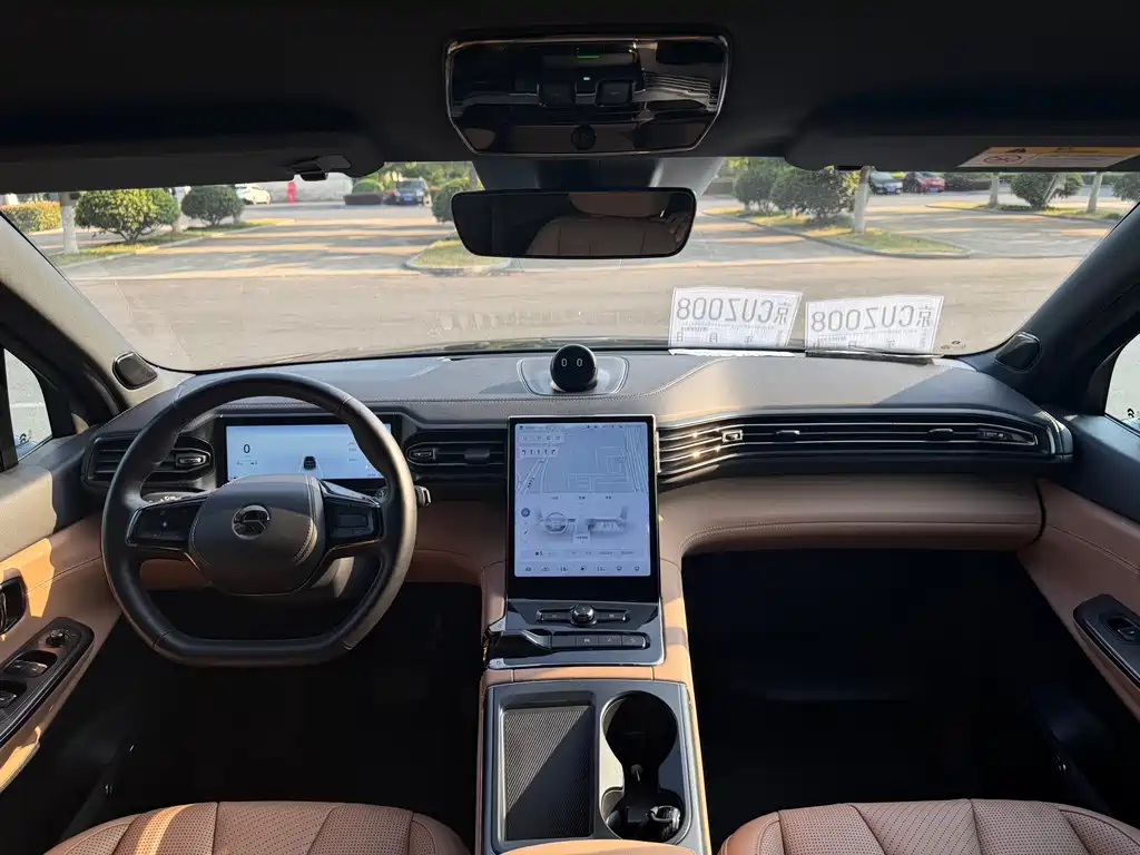 NIO ES8 2020 580KM мест