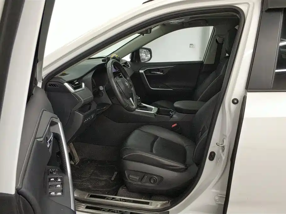 Toyota RAV4 2023 2.0L CVT Plus