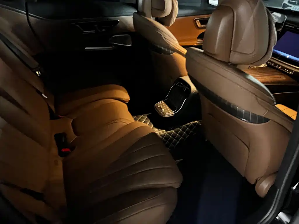 Mercedes-Benz E-Class — миниатюра 17