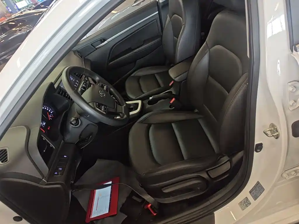 Hyundai Elantra — миниатюра 15