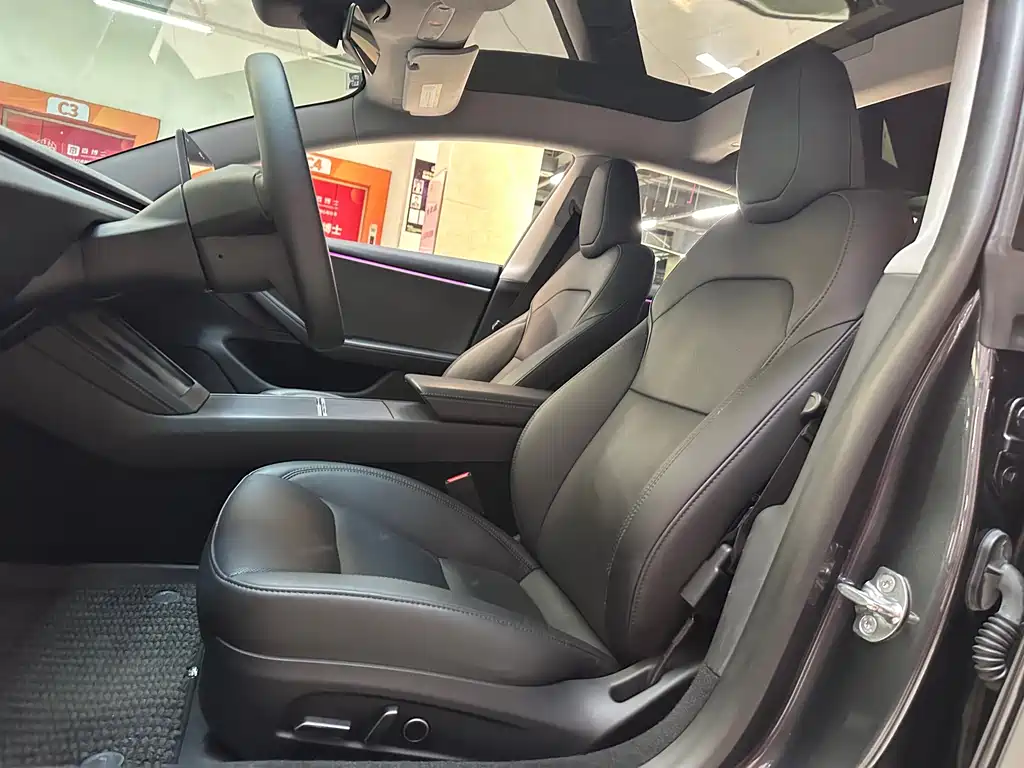 Tesla Model 3 — миниатюра 9