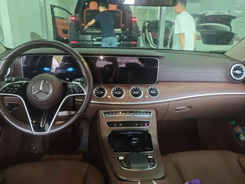 Mercedes-Benz E-Class — миниатюра 9
