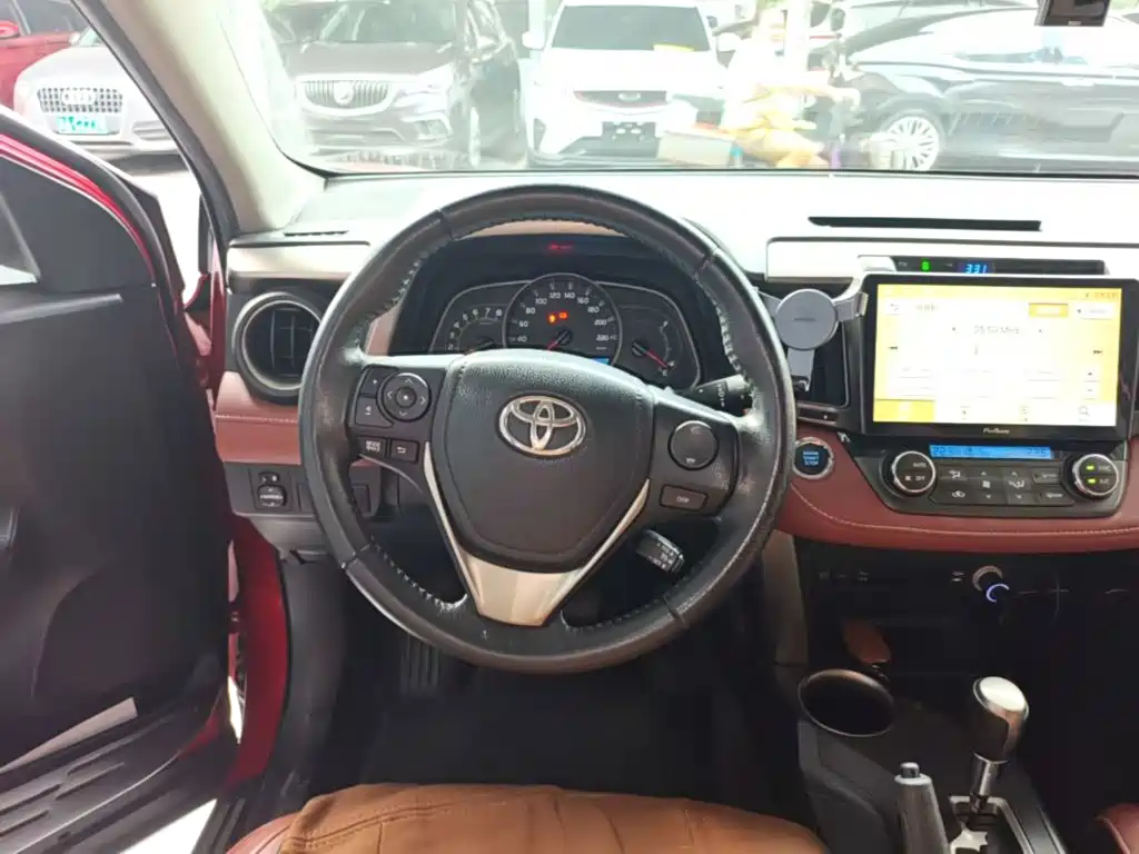 Toyota RAV4 — миниатюра 11