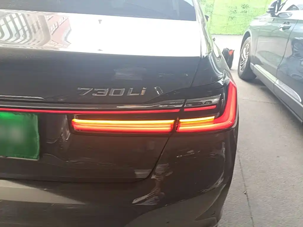 BMW 7 Series — миниатюра 8