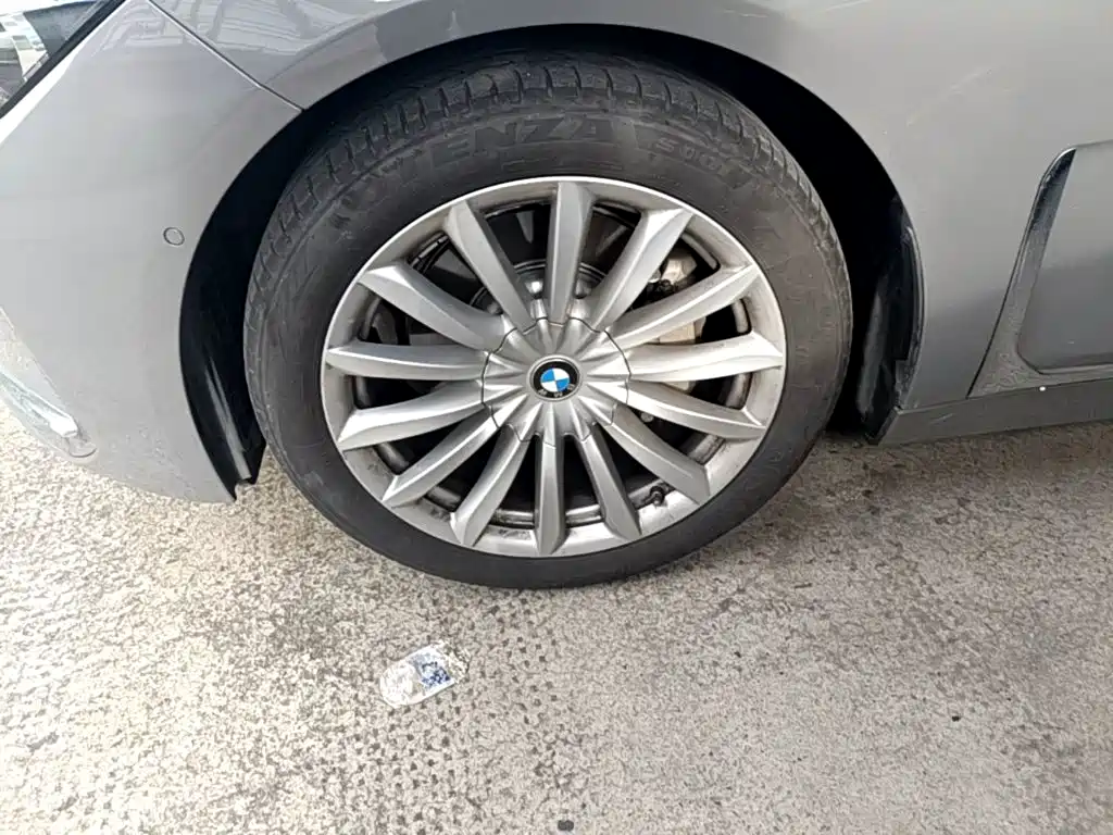 BMW 7 Series — миниатюра 23