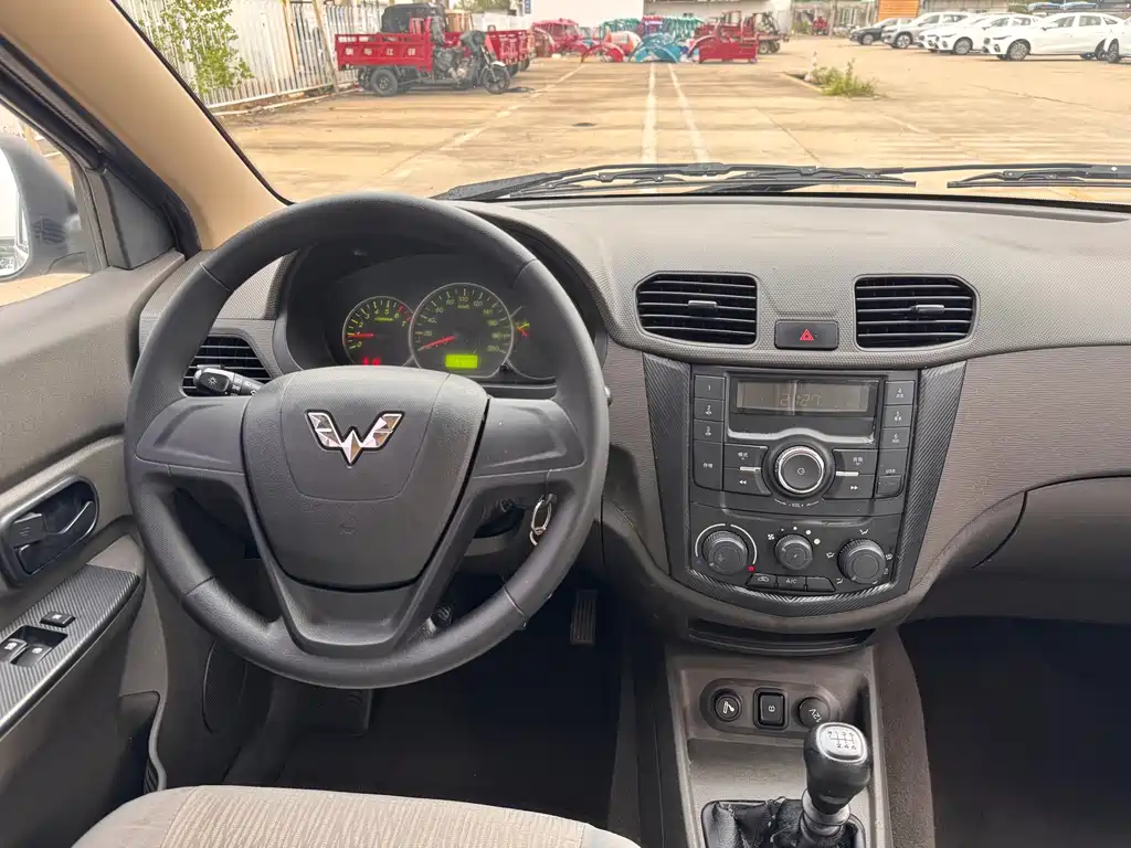 Wuling Hongguang — миниатюра 10