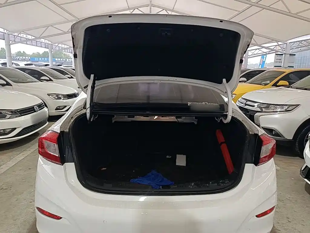 Chevrolet Cruze — миниатюра 19