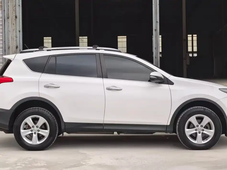 Toyota RAV4 — миниатюра 3