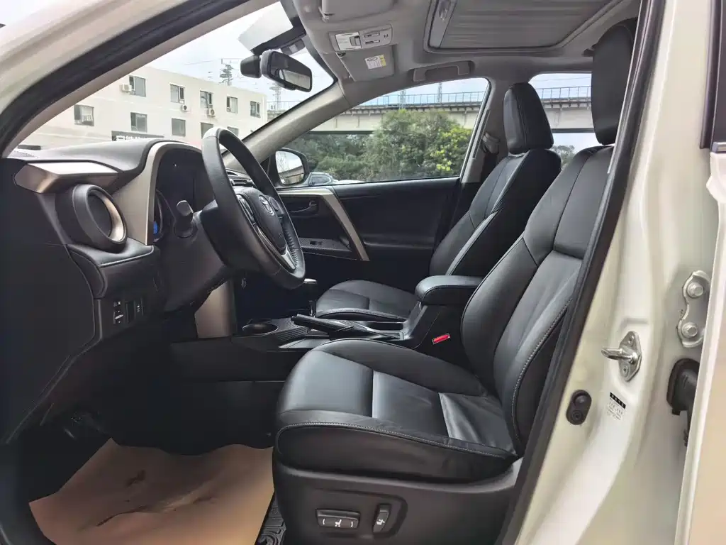 Toyota RAV4 — миниатюра 7