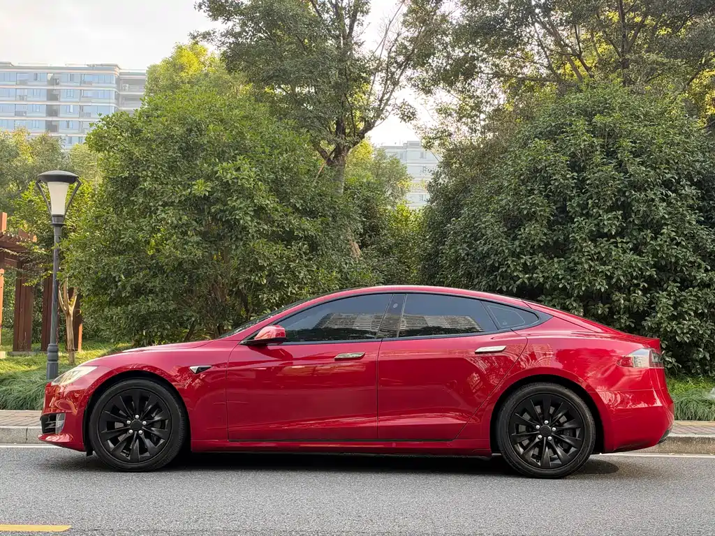 Tesla Model S — миниатюра 4