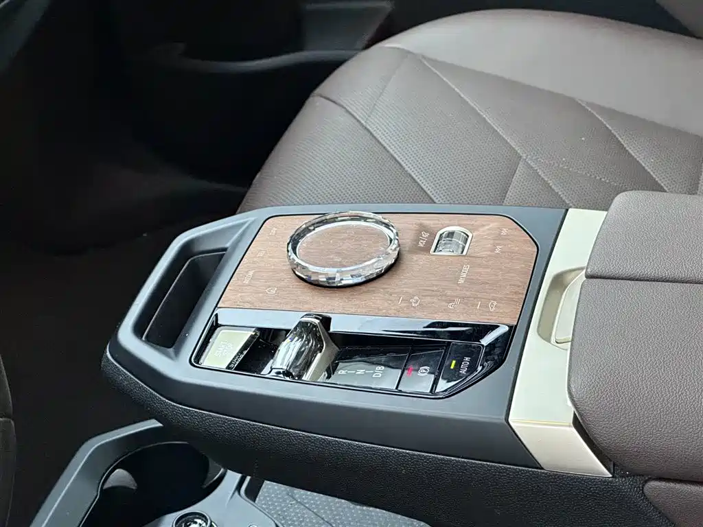 BMW iX — миниатюра 11