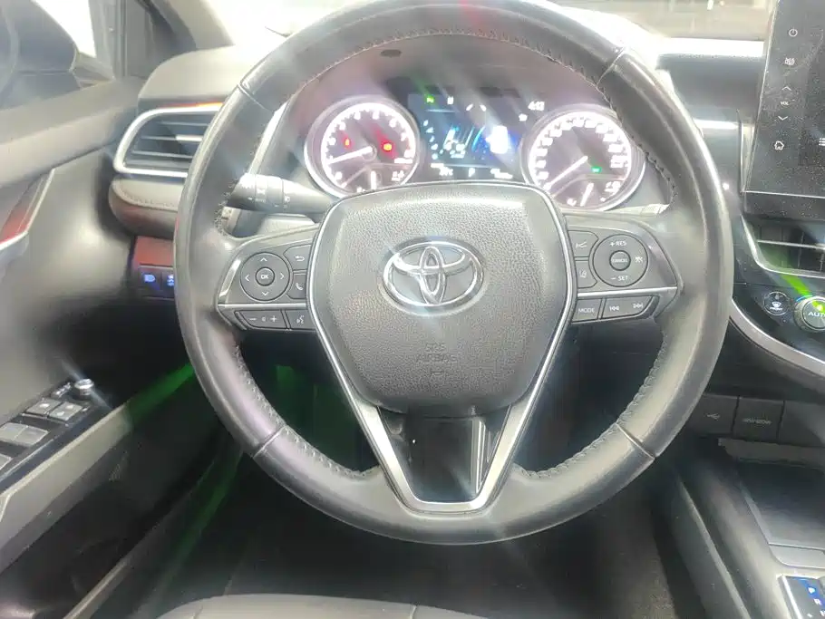 Toyota Camry — миниатюра 14