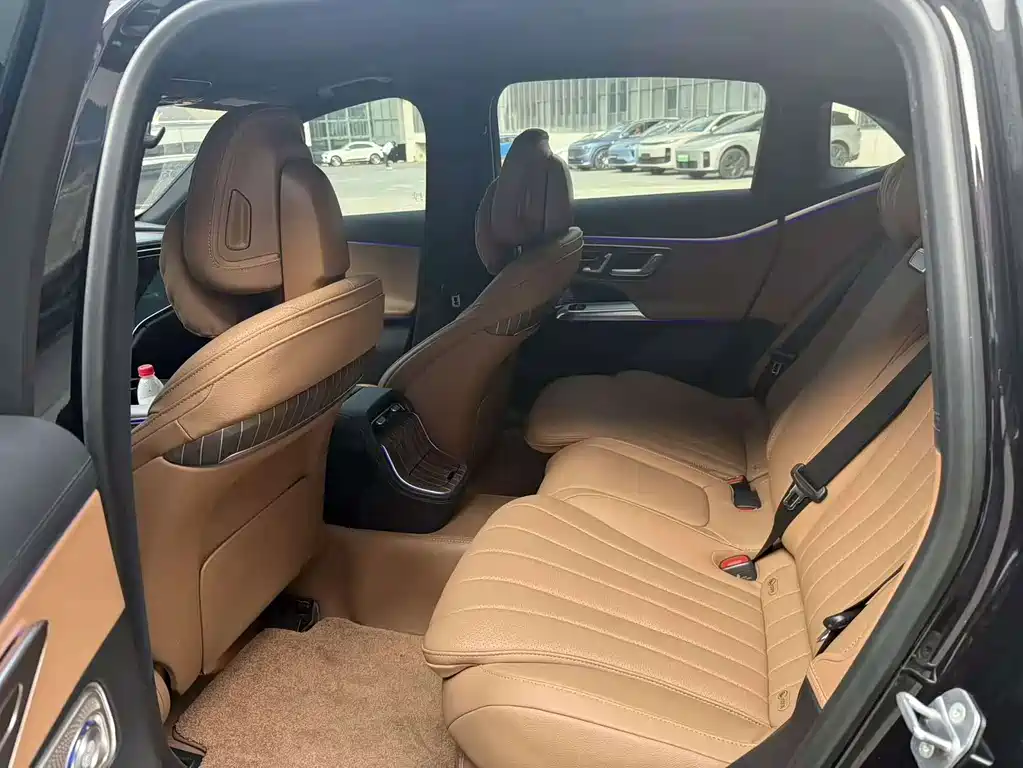 Mercedes-Benz E-Class — миниатюра 6