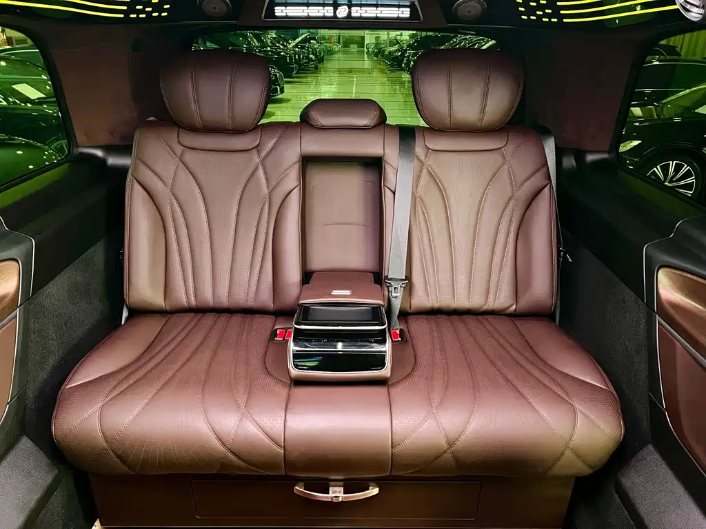 Mercedes-Benz V-Class — миниатюра 11