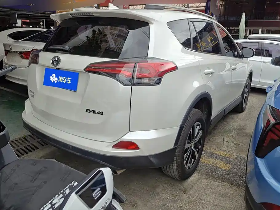 Toyota RAV4 — миниатюра 3