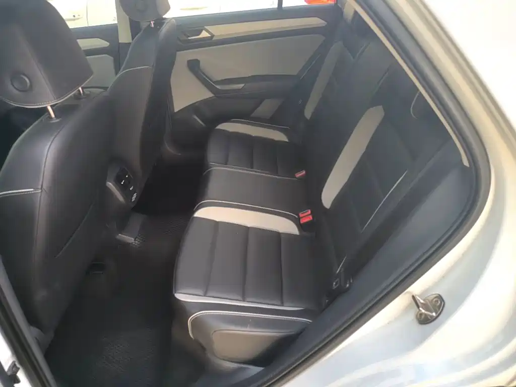 Volkswagen T-Roc — миниатюра 17