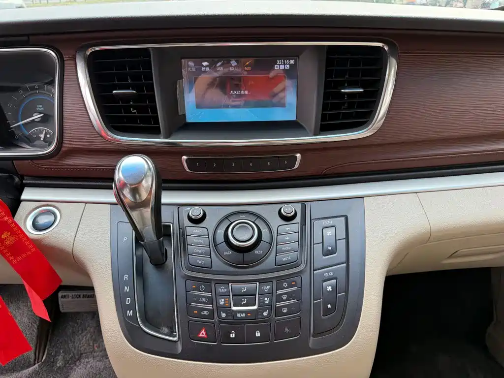 Buick GL8 — миниатюра 9