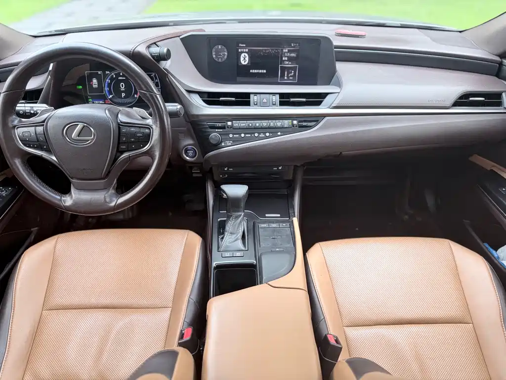 Lexus ES 2018 300h V