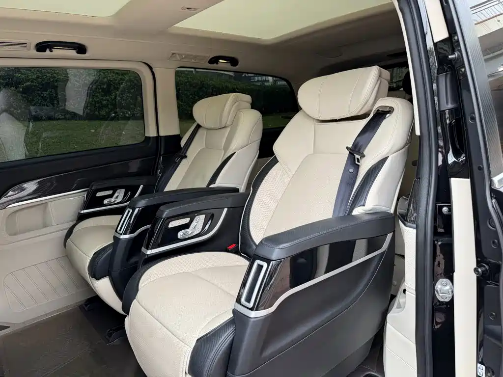 Mercedes-Benz V-Class — миниатюра 12