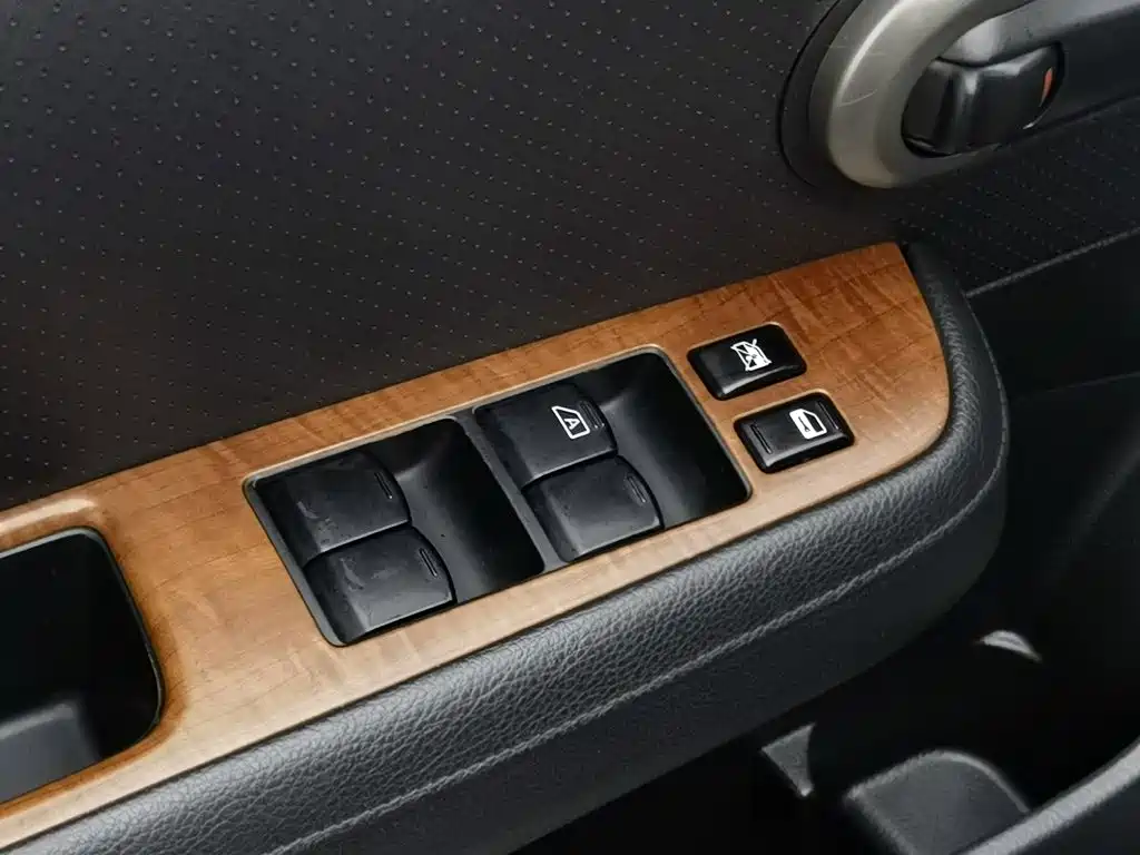 Nissan Tiida — миниатюра 9