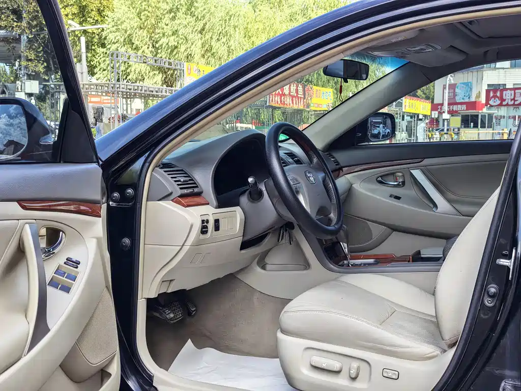 Toyota Camry — миниатюра 4