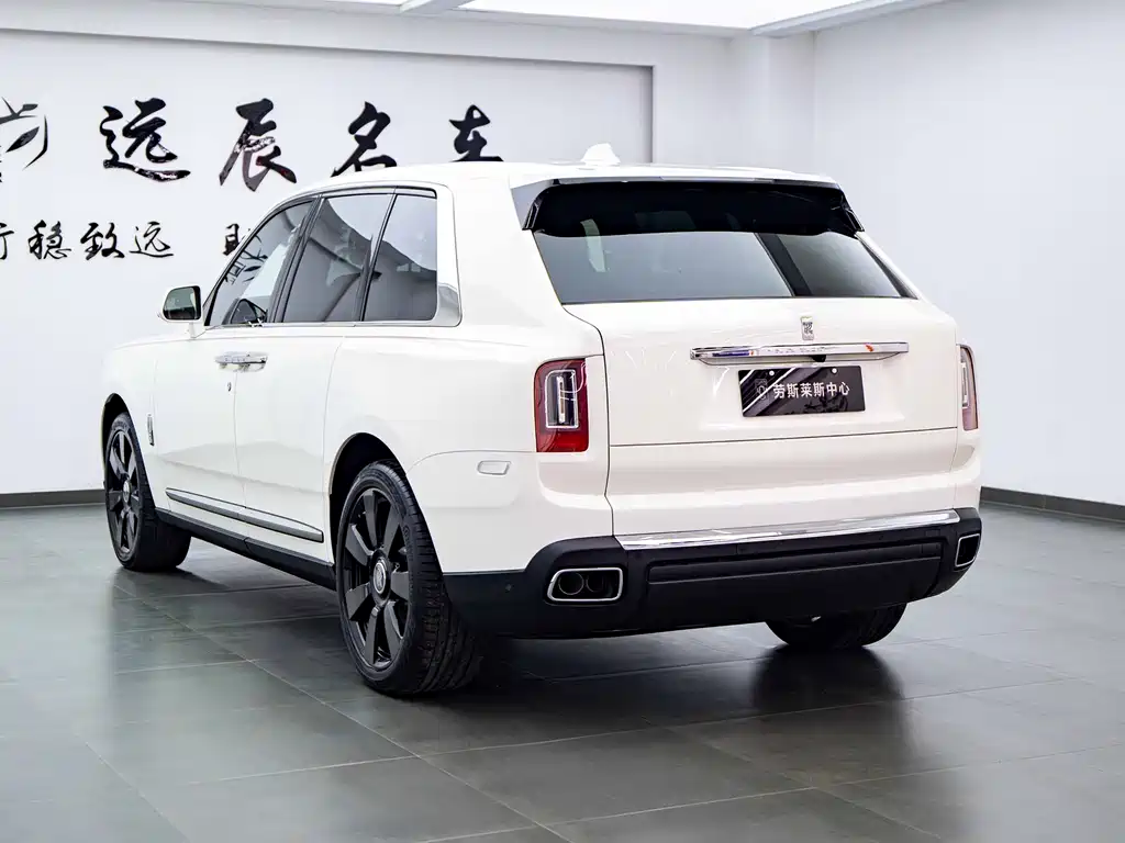 Rolls-Royce Cullinan 2018 мест