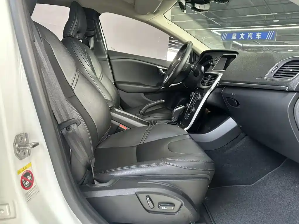 Volvo V40 — миниатюра 15
