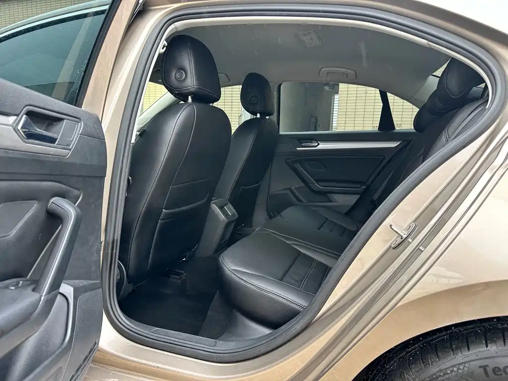 Volkswagen Lamando 2015 230TSI DSG