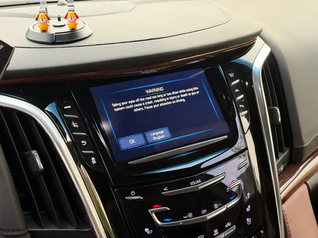 Cadillac Escalade — миниатюра 12
