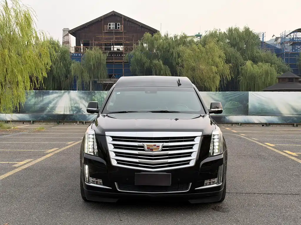 Cadillac Escalade — миниатюра 2