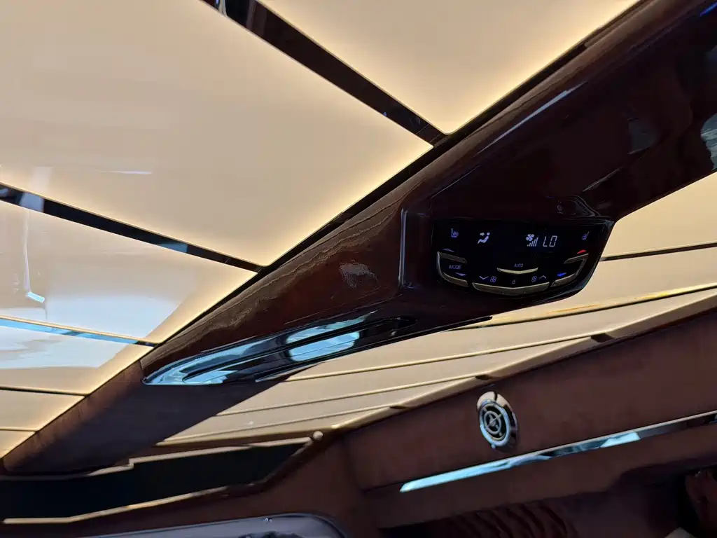 Cadillac Escalade — миниатюра 19