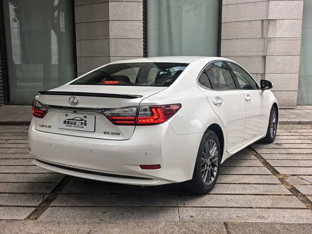 Lexus ES 2017 200 30