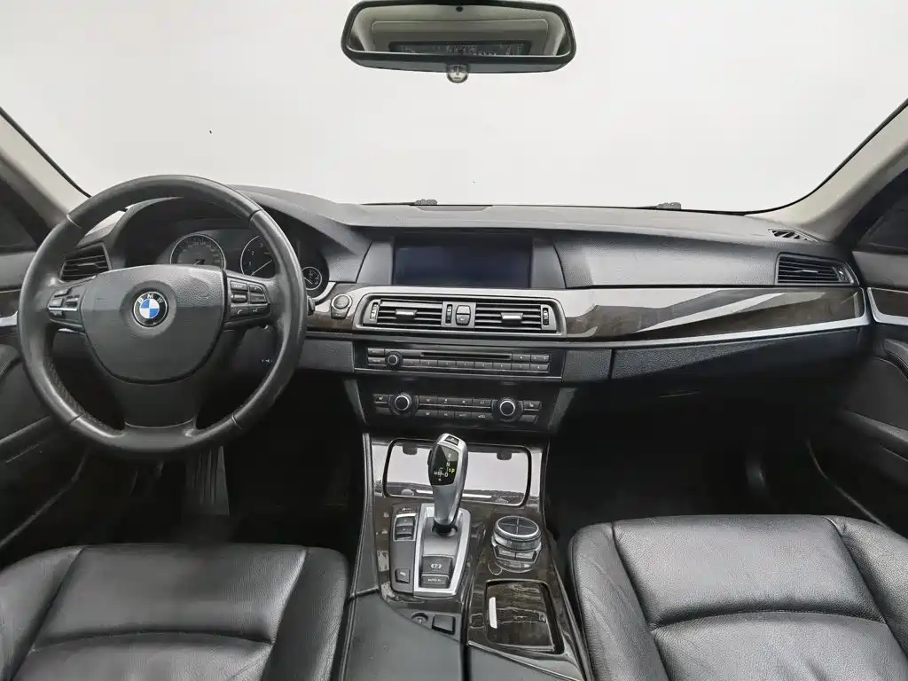 BMW 5 Series — миниатюра 5