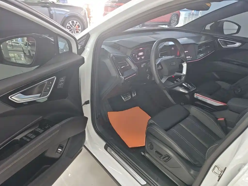Audi Q4 e-tron — миниатюра 16