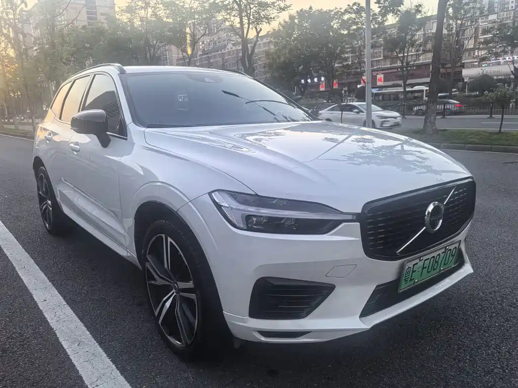 Volvo XC60 PHEV — миниатюра 2