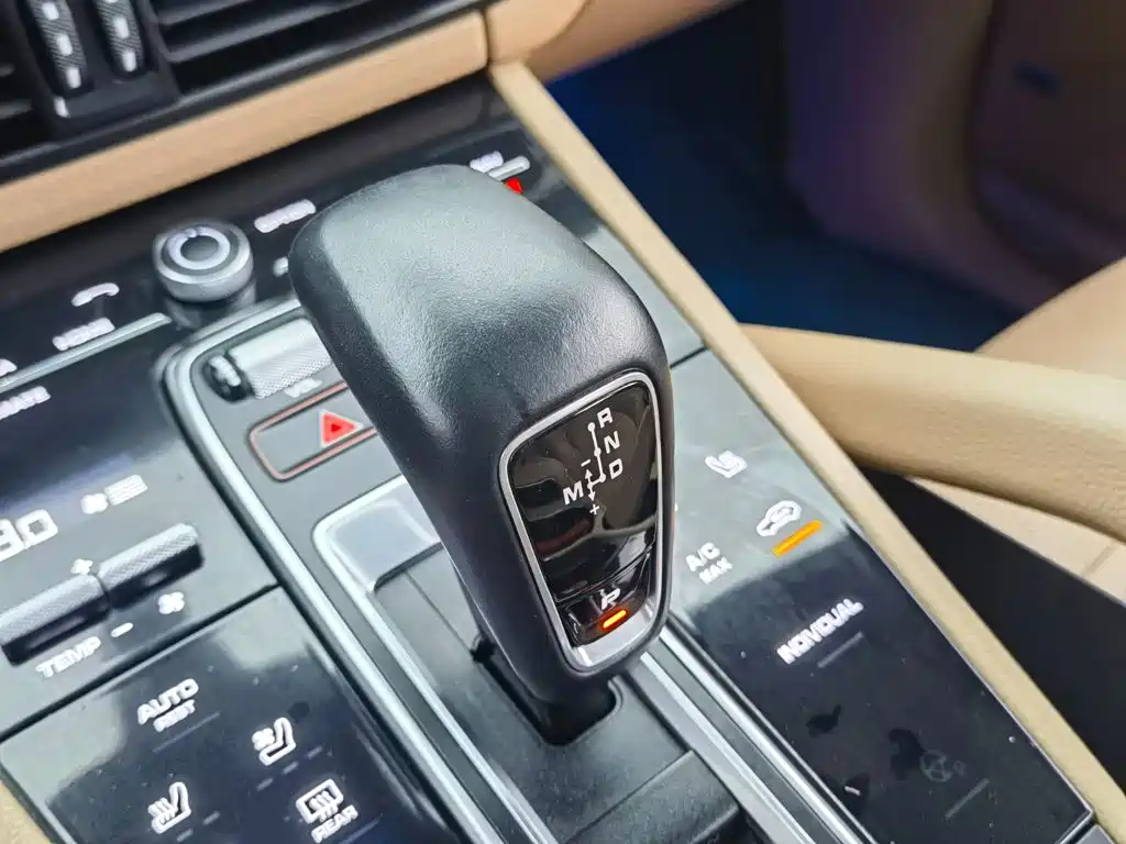 Porsche Cayenne — миниатюра 13